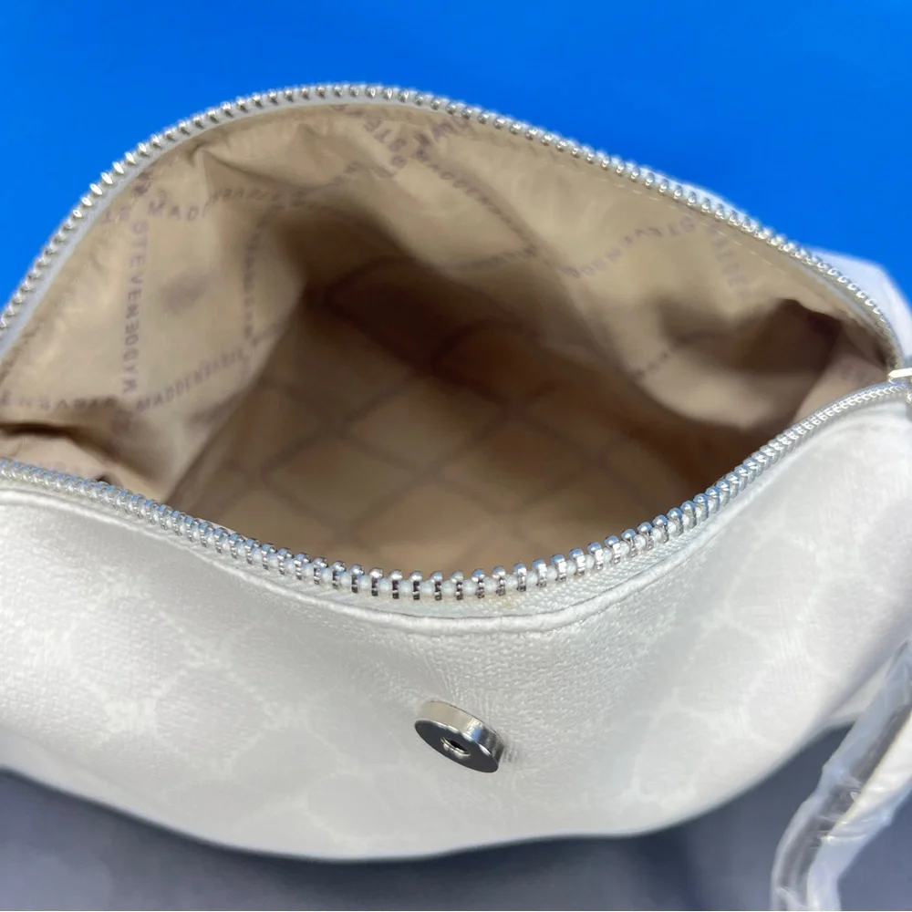 Steve Madden White Logo-Print Handbag set! bag, pouch, scarf, crossbody strap - Picture 6 of 9